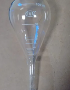 Tubos de centrífuga según ASTM D-96 con vástago de 3 ml. y 100 ml. cap. Marca IVA